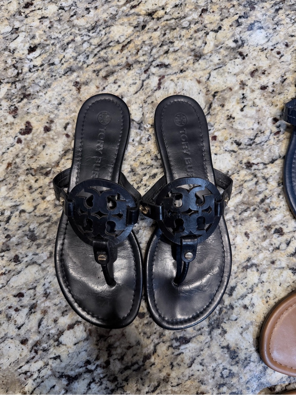 Tory Burch Black Miller Leather Logo Thong Sandals - Picture 2 of 5